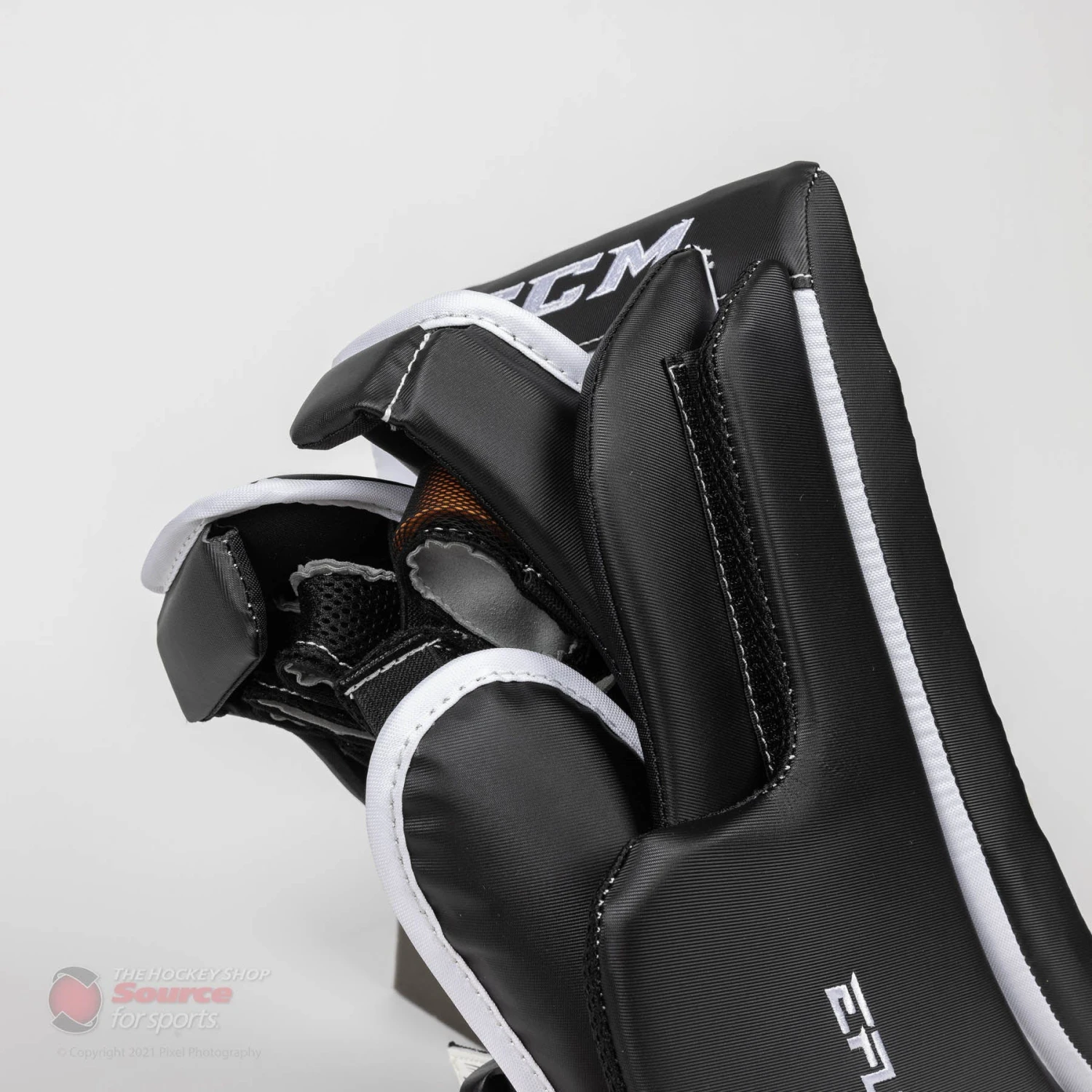 CCM Extreme Flex E5.9 Intermediate Goalie Blocker - Source Exclusive 5 CCM Extreme Flex E5.9 Intermediate Goalie Blocker - Source Exclusive - Image 5