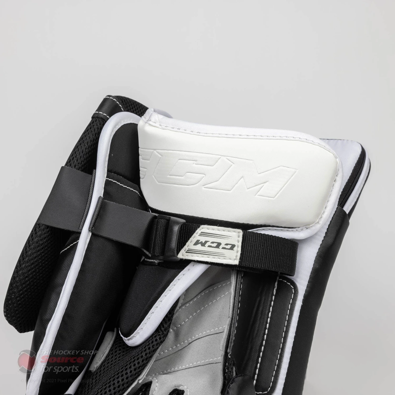 CCM Extreme Flex E5.9 Intermediate Goalie Blocker - Source Exclusive 7 CCM Extreme Flex E5.9 Intermediate Goalie Blocker - Source Exclusive - Image 7
